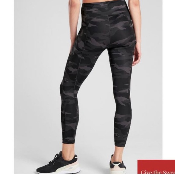 Athleta Pants - athleta ultimate camo 7/8 tight Sz XL